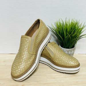 WOMEN PLATFORM KHAKI 6 1/2